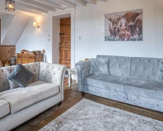 Woodcocks House - 3 Bedroom Holiday Home - Kilgetty - Stepaside - Wohnzimmer