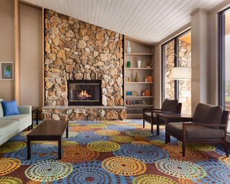 Country Inn & Suites by Radisson, Mishawaka, IN - Mishawaka - Area lounge