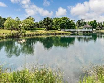 1 Bdrm~ Historic Powhatan Resort~ Busch Gardens 8 Miles~ Indoor/Outdoor Pools - Williamsburg - Outdoor view