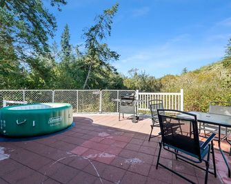 Cabaña Para Recargarte de Energia a 7 min de Parques Estatales Senderos y Playas - Camano Island - Balcony