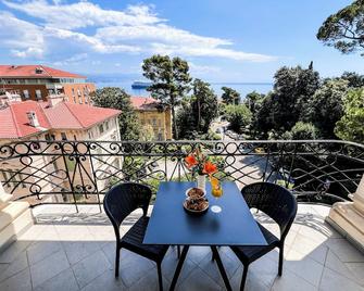 فندق أمادريا بارك أغافا - أوباتيا - شرفة