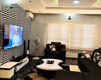 Harmony Homes Oluyole Estate, Ibadan - Ibadan - Living room