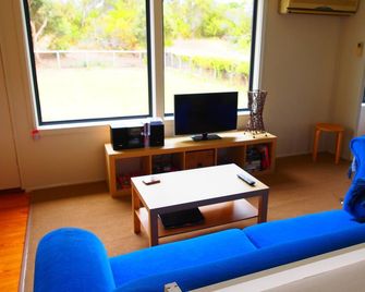 Murrami Farm - Pet friendly inside and an enclosed yard. - Robe - Living room