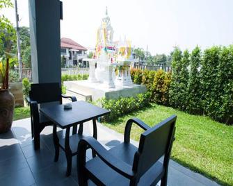 Aziss Boutique Hotel - Phitsanulok - Innenhof