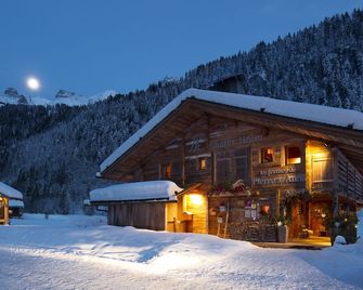 Les Fermes de Pierre et Anna - Le Grand-Bornand - Building