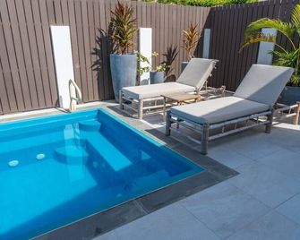 A well presented 2 bedroom apartment with gorgeous view from the balcony - Jolly Harbour - Pool