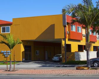 Redondo Beach Inn - Gardena - Budova