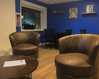 The Sleepy Owl - Fort Frances - Living room