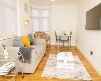 Charming 1 bedroom Apartment In The Heart Of Manchester Close to Manchester City Centre And Etihad Stadium - Mánchester - Sala de estar