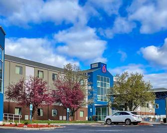 Motel 6 St Louis East - Caseyville, IL - Caseyville - Building