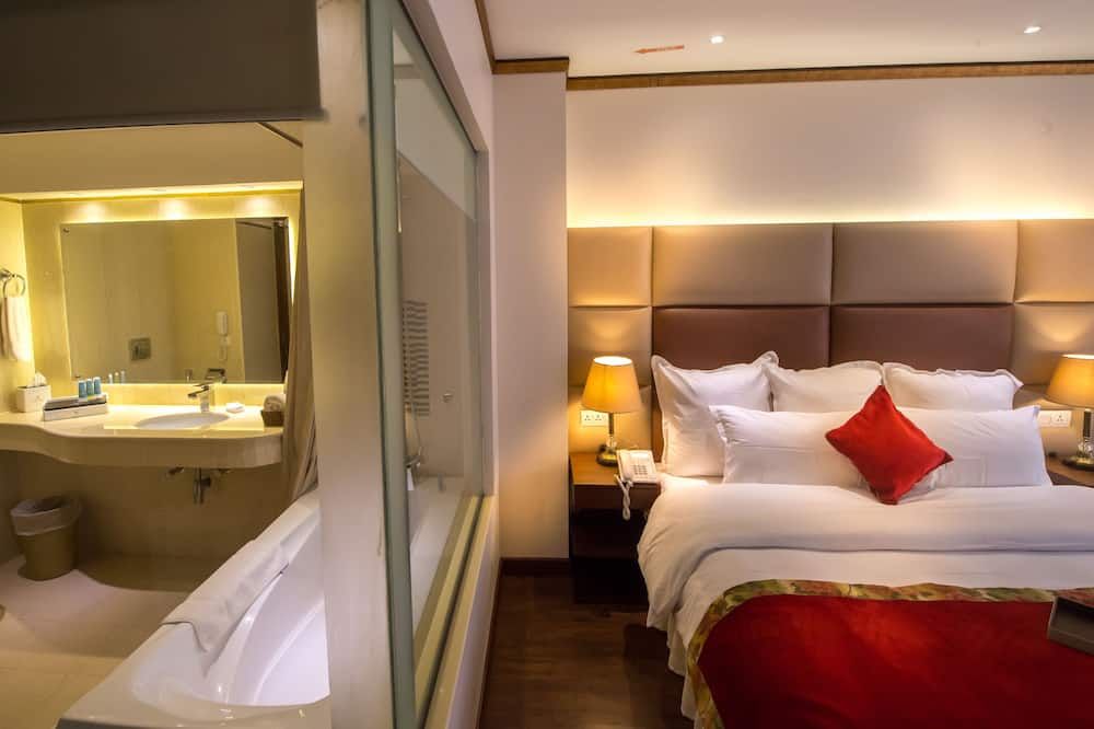 Luxus Grand Hotel - Lahore