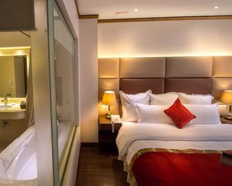 Luxus Grand Hotel - Lahore