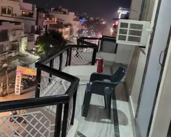 Holy Ganges Dorms - Varanasi - Balcon