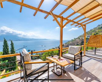 Castle Boutique Hotel Alanya - אלניה - מרפסת