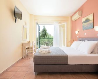 Julia Hotel - Fourka - Bedroom