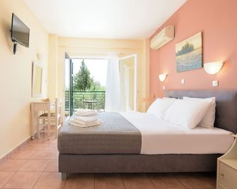 Julia Hotel - Fourka - Bedroom