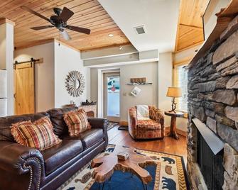 Downtown Main Street-2 Br Bull - Blowing Rock - Living room