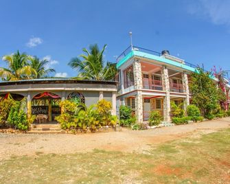 Rollanda Hotel Restaurant - Jacmel - Gebouw