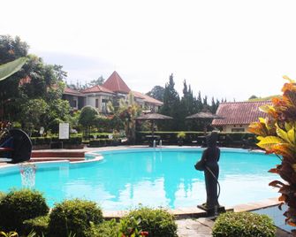 Hotel Pondok Remaja Pgi - Megamendung - Piscina