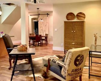 The dog-friendly cozy apARTment - Cowan - Living room