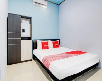 Super OYO 94309 Guest House Blessing - Purwokerto - Bedroom