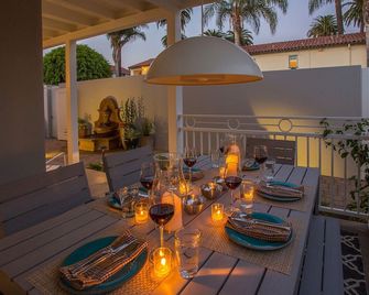 The Hideaway at West Beach by Paradise Retreats - Santa Barbara - Patio