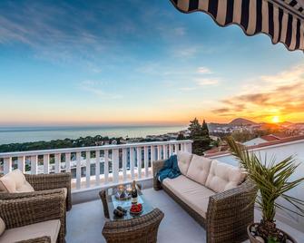 Guest House Allineeddubrovnik Choose Between Double Room Or Penthouse Or Studio Apartments Free Parking - Dubrovnik - Balcony