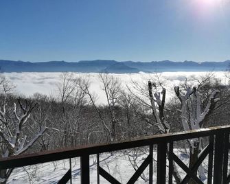 Fujio Pension Madarao Apartment Hotel & Restaurant - Iiyama - Balcón