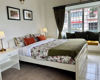 Hoopoe House - Ooty - Bedroom