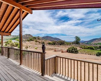 Tranquil Hideaway with Mountain Views - Fallbrook - Balcony