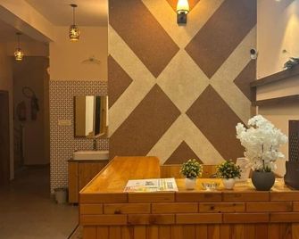 Hotel Himalayan Park - Bajaura - Front desk
