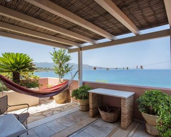 Aktaion Hotel - מונמוואסיה - מרפסת