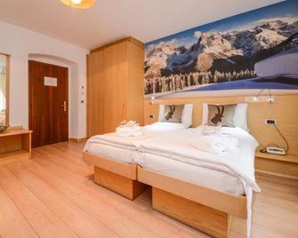 Hotel Corona - פינצולו - חדר שינה