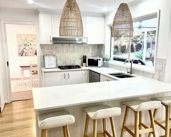 Serenity Stays Mount Martha Mornington Peninsula - Mount Martha - Kitchen