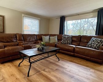 Mill Creek Retreat Scenic Cottage - Antioch - Huiskamer