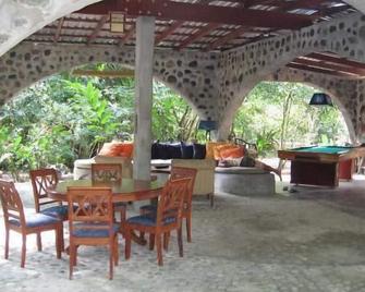 Casa Cangregal B&B - La Ceiba - Patio