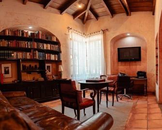 Boutique Magia Stay, Pool in Antigua - Antigua Guatemala - Lounge