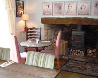 The Swan Inn Swinbrook - Burford