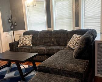 1 Ridgeway Avenue - Providence - Living room