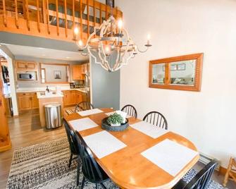 The Cove Up North | North Conway, Hiking, Rivers - Conway - Restaurant