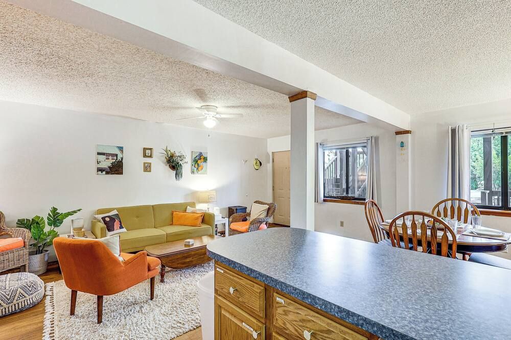 Ocean City Condo w/ Pool Access: Walk to Beach! - Ocean City - Sala de estar