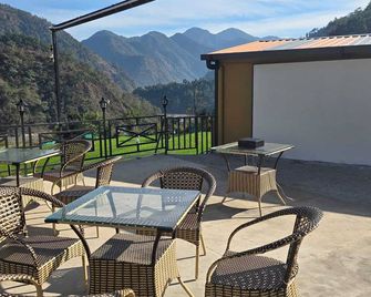 Nature on the Rocks Glamping Resort - Rishikesh - Ban công