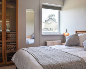 2 bedroom accommodation in Gowerton, near Swansea - Gowerton - Bedroom