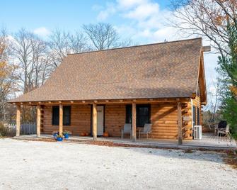 3 bed 2 bath log cabin w/ firepit in Sister Bay, WI - Sister Bay - Gebouw