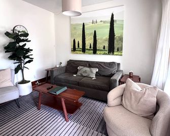 Casa Italiana: Cozy home in the heart of The Hill - St. Louis - Wohnzimmer