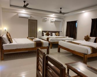 Hotel Rani And Rani Residency - Pondicherry - Bedroom