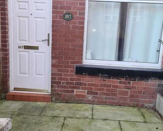 Lovely 2-Bed House in Bolton Greater Manchester - Bolton