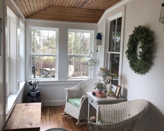 Brookshire Cottage Mount Desert Island Maine In Lovely Acadia National Park! - Tremont - Living room