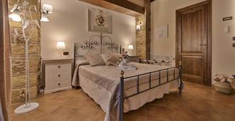 Bed & Breakfast Le Oasi - Terrasini - Bedroom