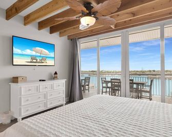 St Kitts - Downtown Waterfront Penthouse Pool Dock Parking - Key West - Camera da letto